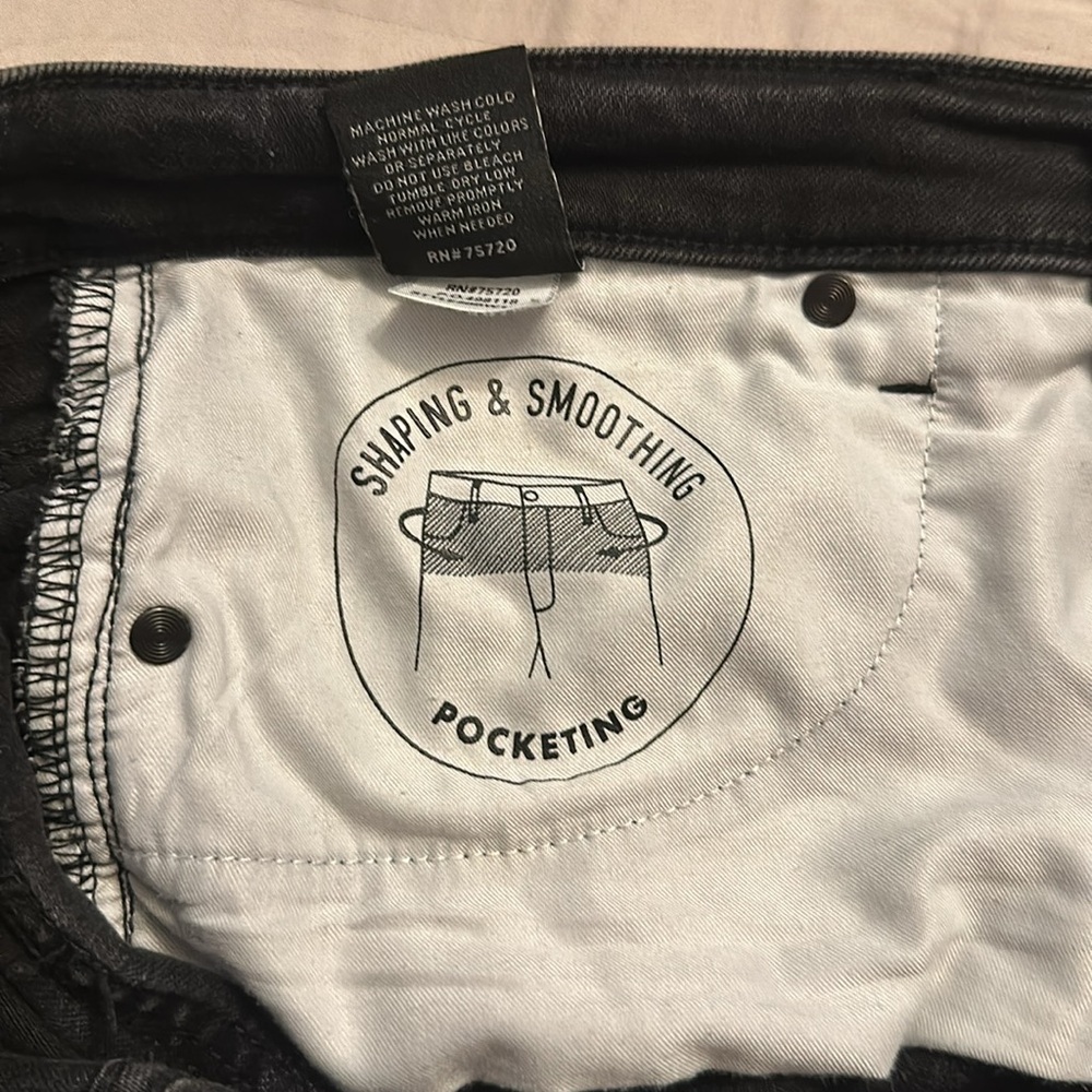BUCKLE BLACK HIGH RISE SHORTS SIZE 30 - Picture 5 of 7
